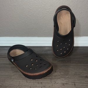 Unisex Crocs size 7